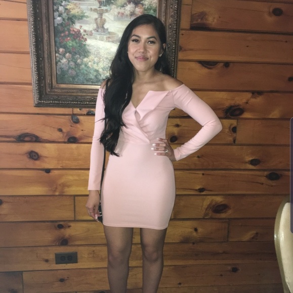 Missguided Dresses & Skirts - MISSGUIDED PINK BODYCON DRESS